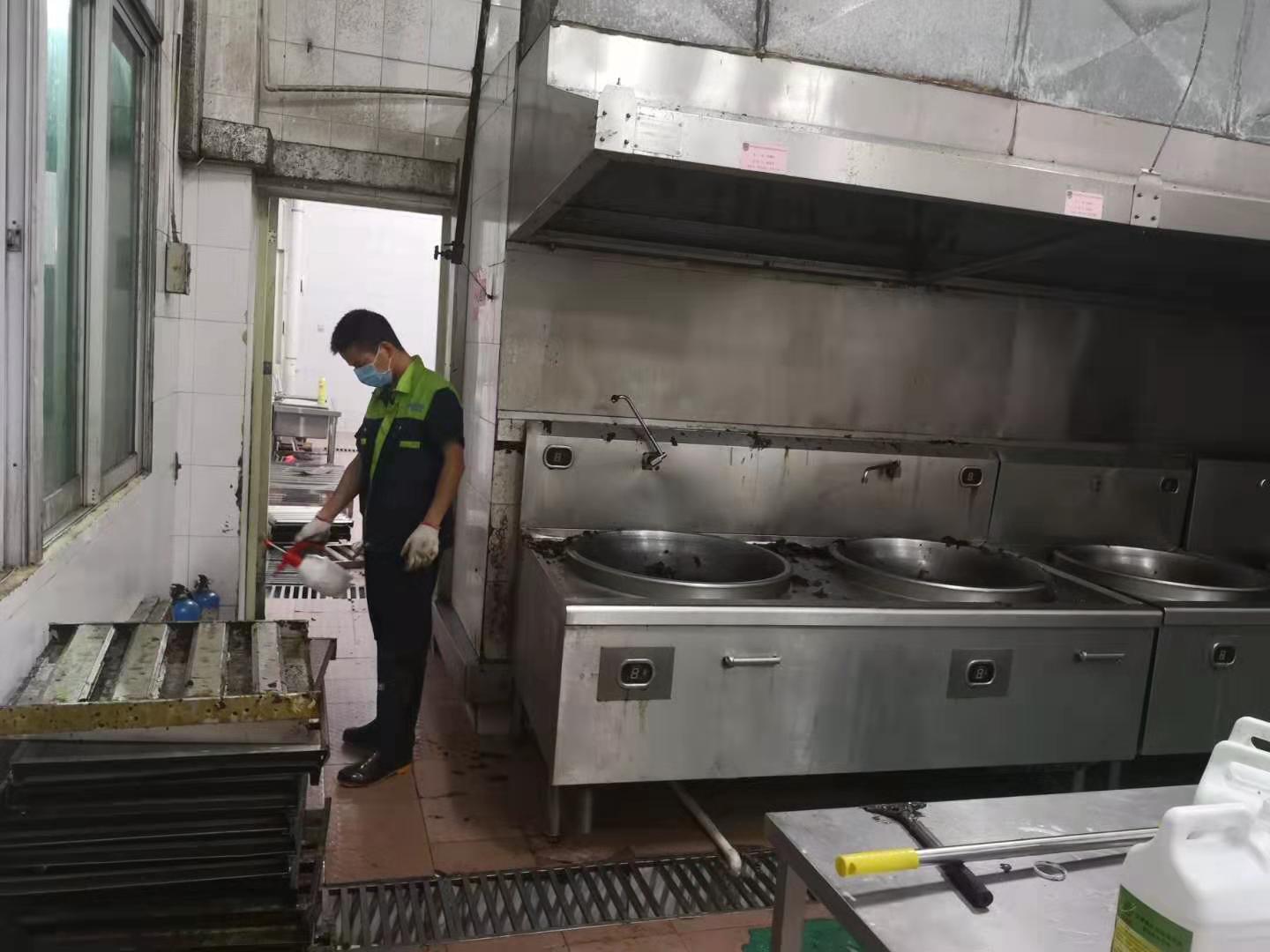 深圳某部队厨房大型油烟机清洗(图1)